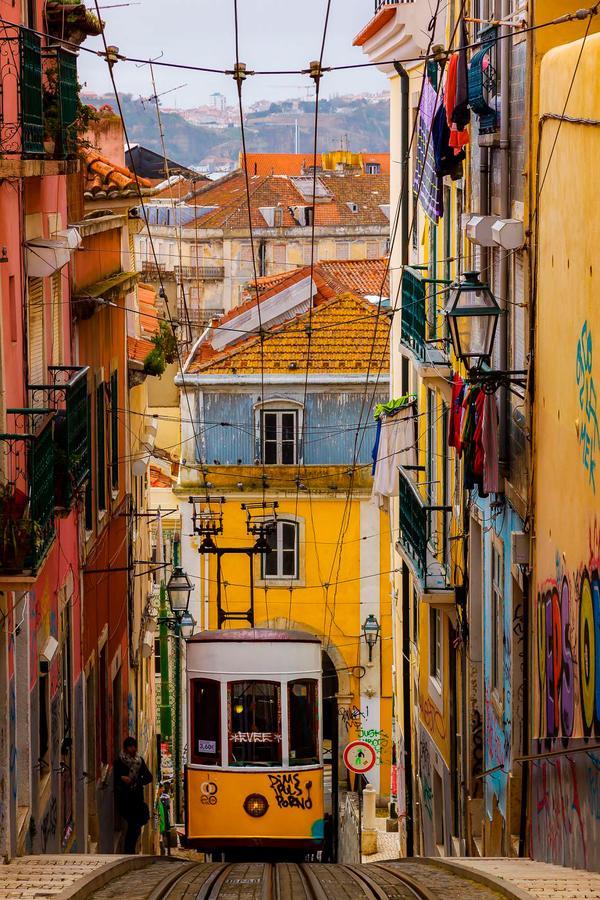 Bica Lovely Tram Lisbon Bagian luar foto